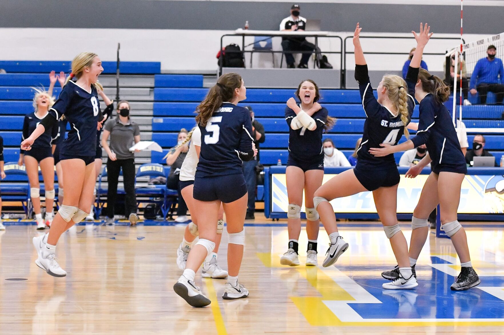 10/31/20 - Girls Volleyball - C5 quarter - Francis Howell vs St. Dominic